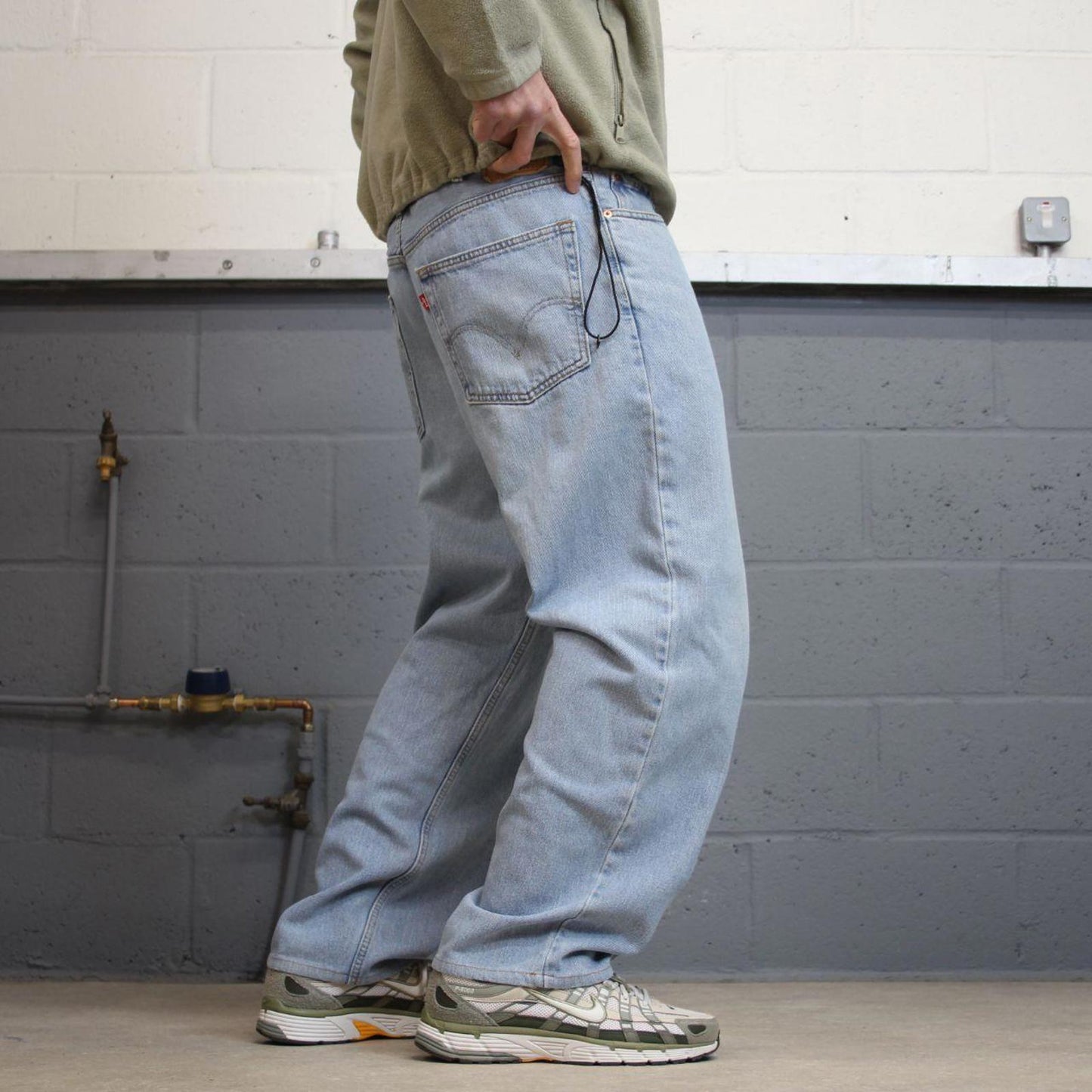 Vintage Y2K Levi’s 550 jeans blue Loose straight leg 00s style denim pants red tab logo