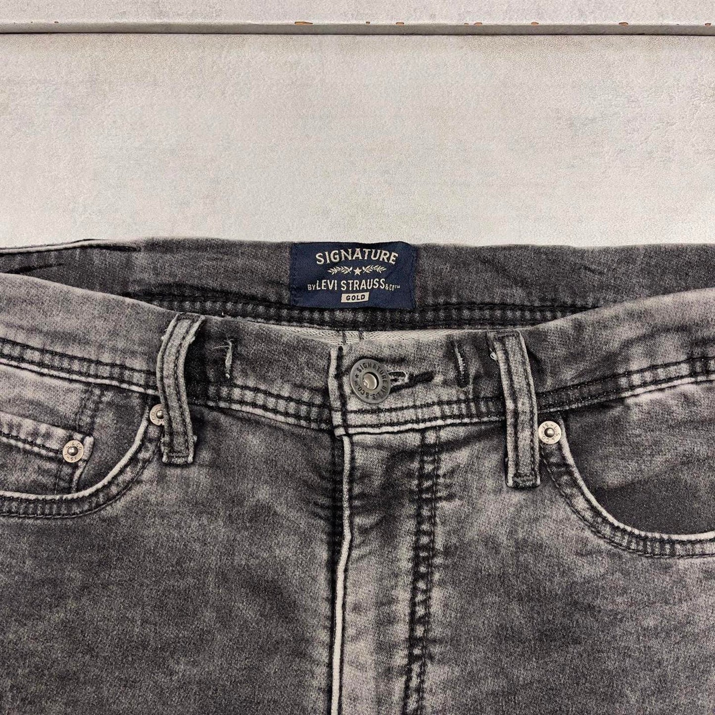 Mens Signature Levi’s shorts W30