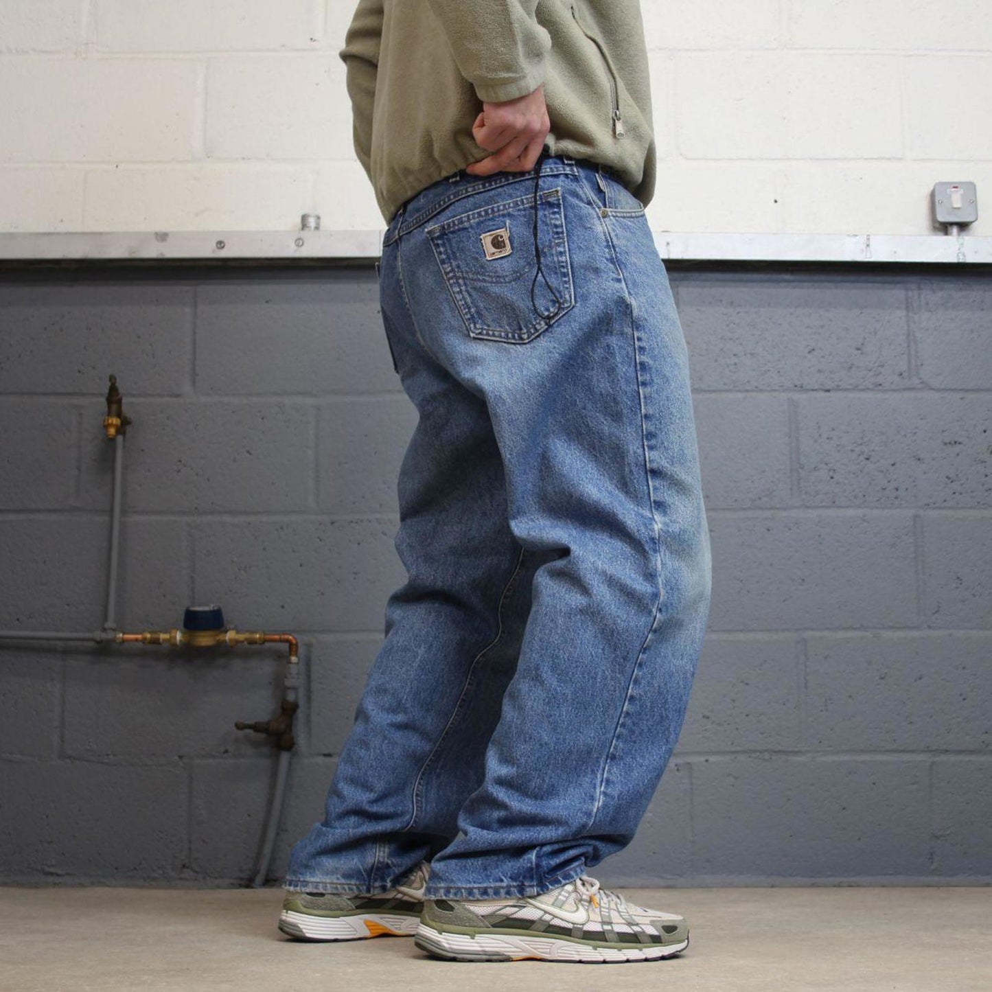 Vintage Carhartt jeans blue 90s skater style W38L30 relaxed denim 5 pocket pants