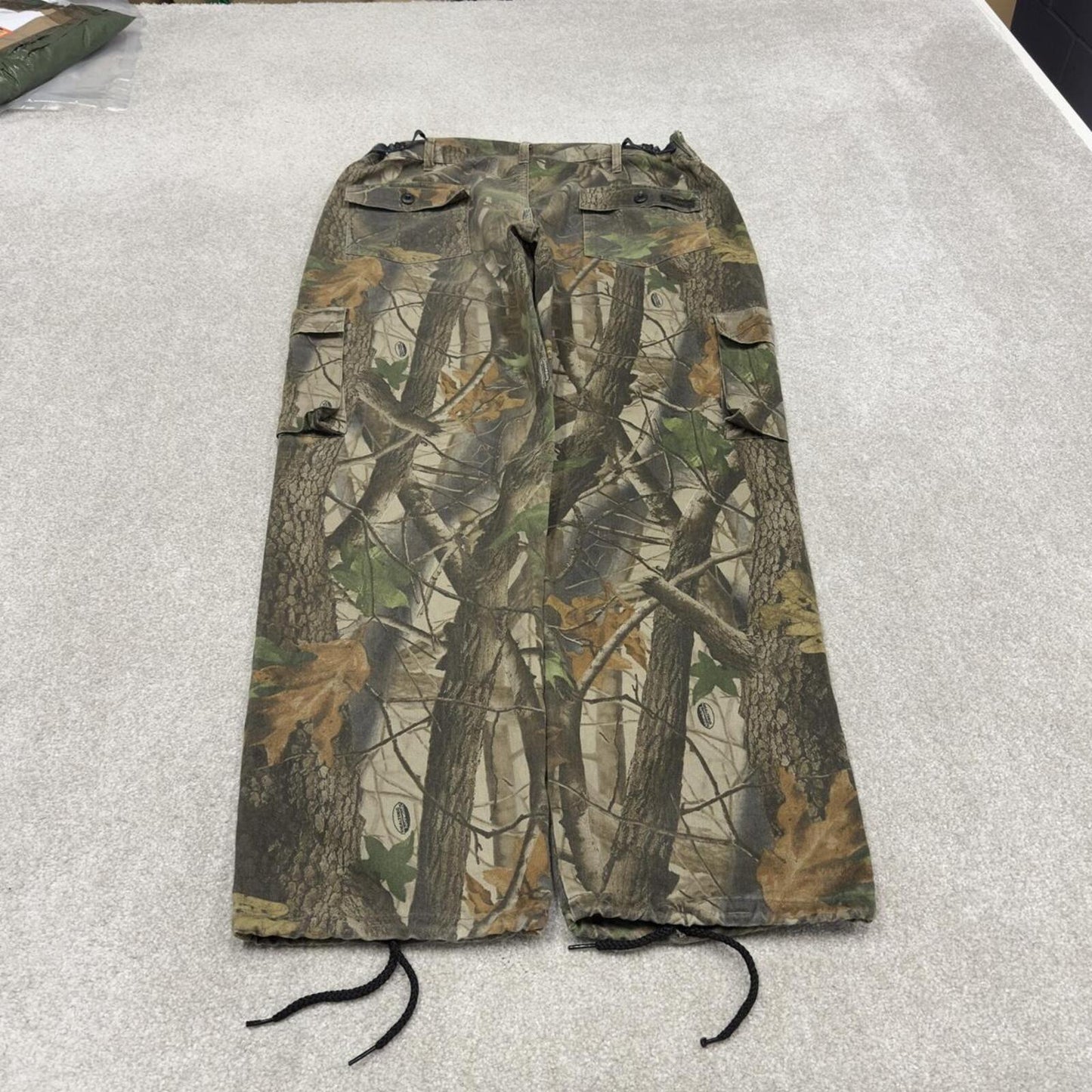 Vintage Liberty baggy camo cargo pants khaki Loose leg camouflage Y2K hunting style trousers