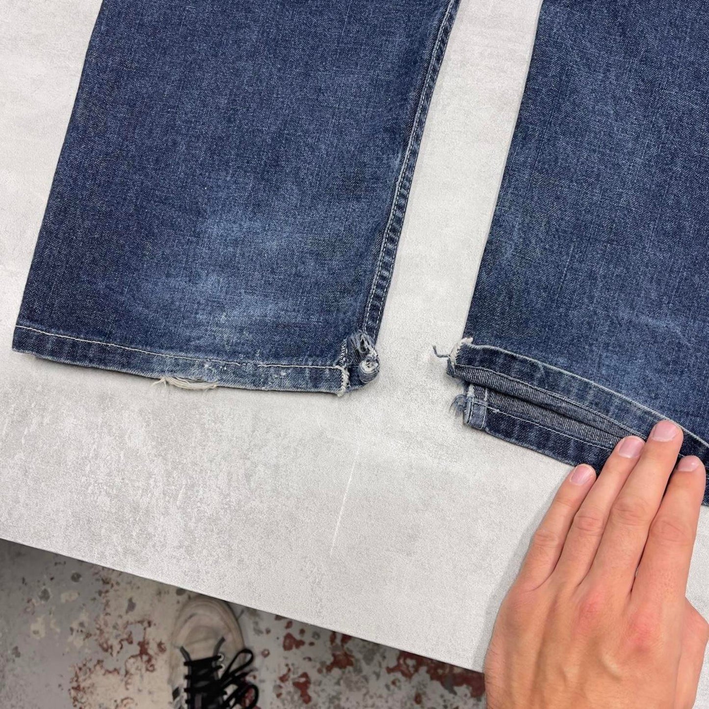 Blue Guess jeans W34 L32 blue loose 90s style skater jeans patch logo
