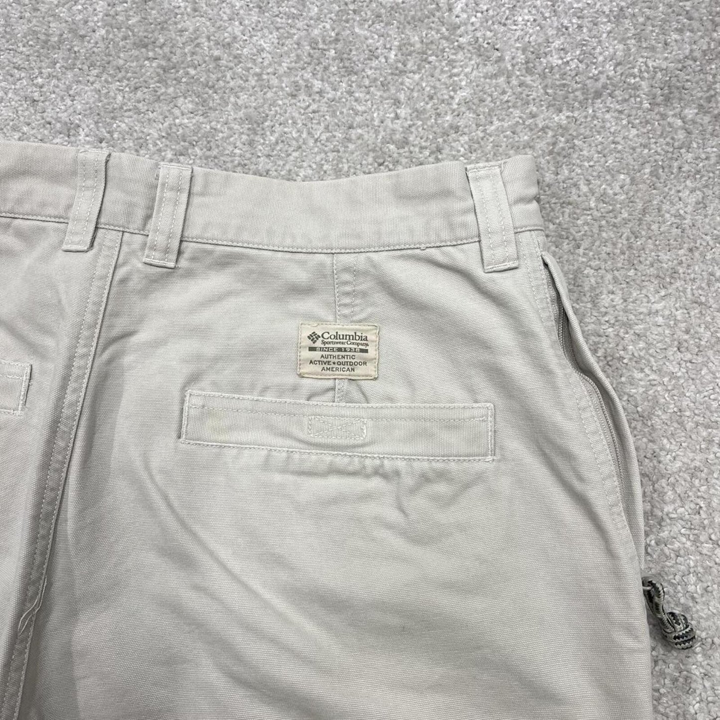 Columbia technical outdoors summer shorts beige Canvas hiking style shorts loose fit