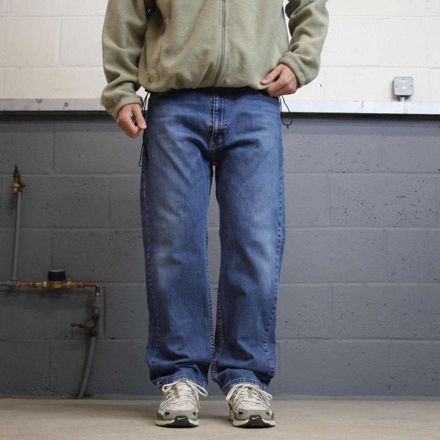 Vintage Y2K Levi’s 505 jeans blue straight leg 00s style denim pants red tab logo