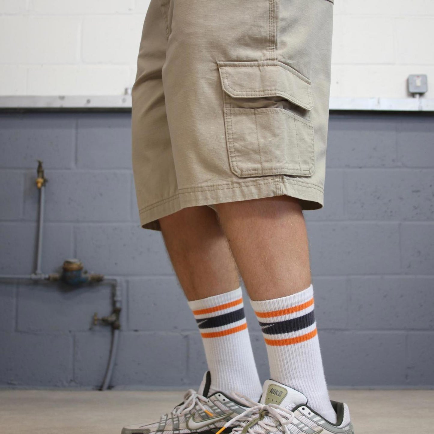 Beige baggy Dickies cargo shorts W40