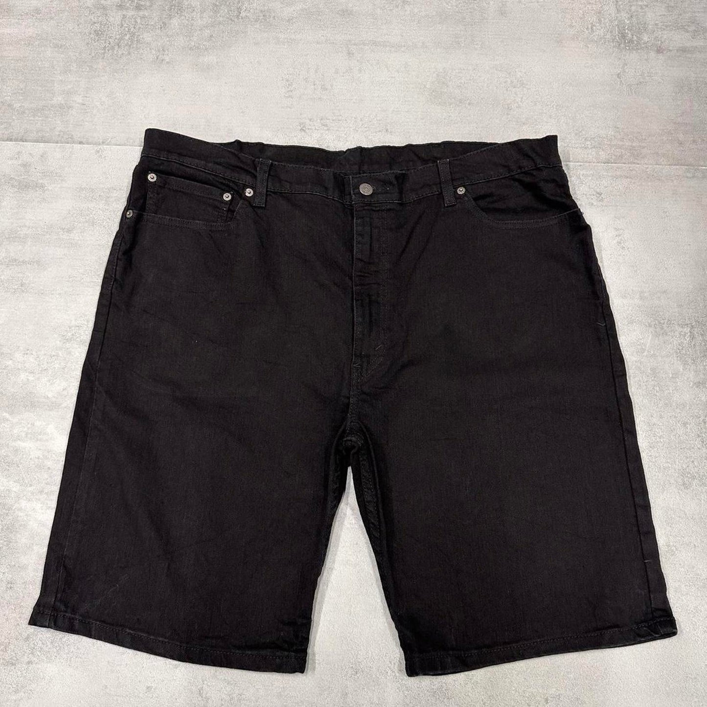 Mens black Levi’s denim shorts W42