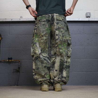 Vintage Mossy Oak baggy camo cargo pants green Loose leg camouflage Y2K hunting style trousers