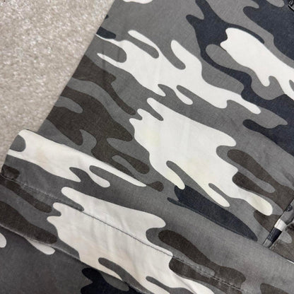 Camo cargo pants loose W32L31 khaki grey camouflage y2k style cargo trousers