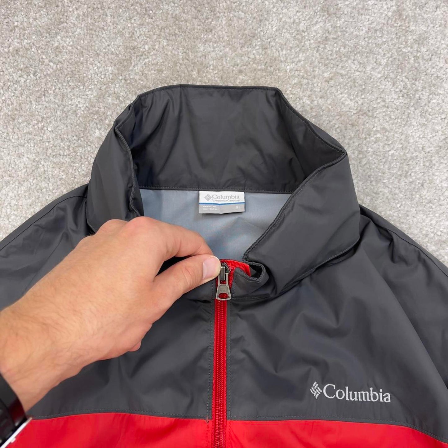 Red grey Columbia technical jacket XL men's y2k style unlined hooded adjustable windbreaker autumn