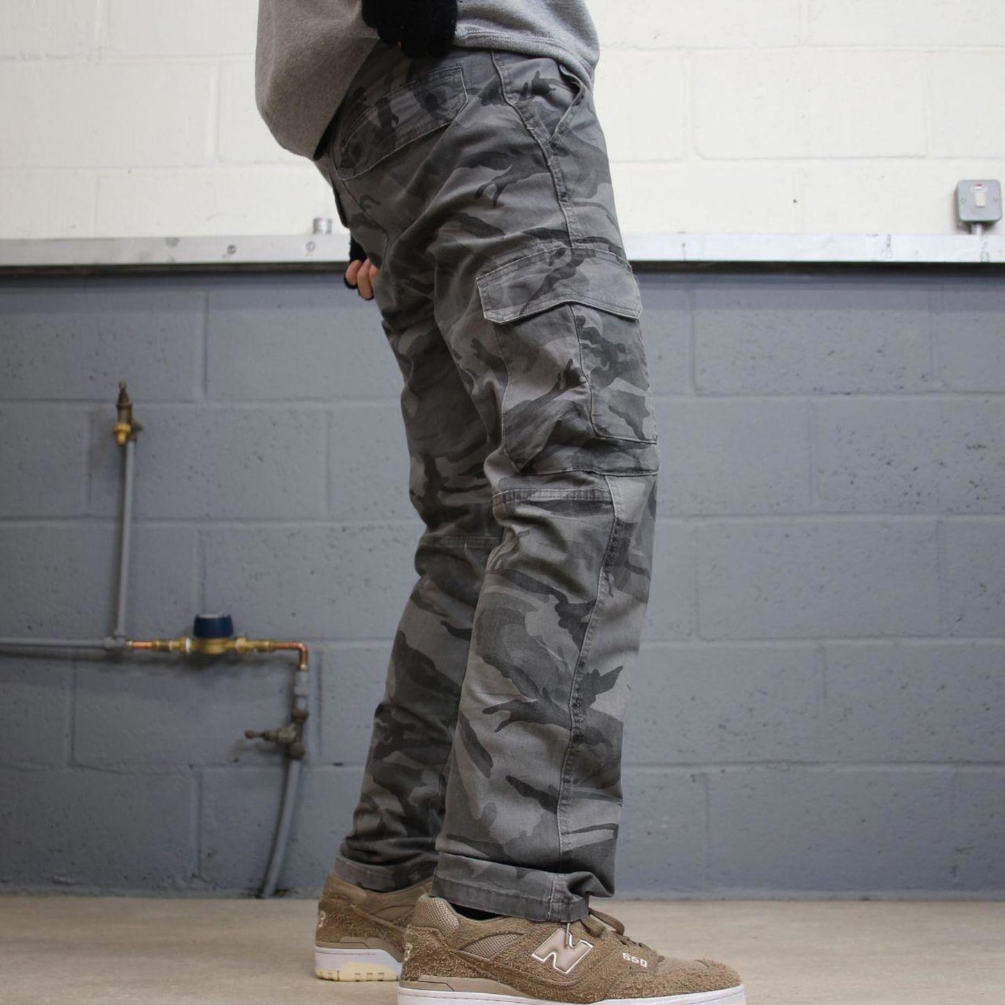 Camo Wrangler cargo pants W34L30 faded grey camouflage straight y2k style cargo trousers