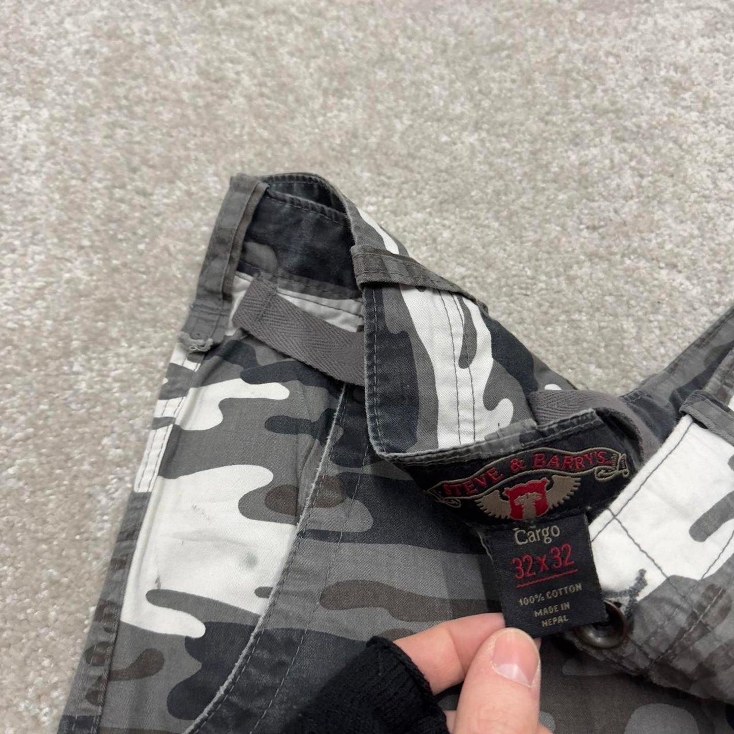 Camo cargo pants loose W32L31 khaki grey camouflage y2k style cargo trousers