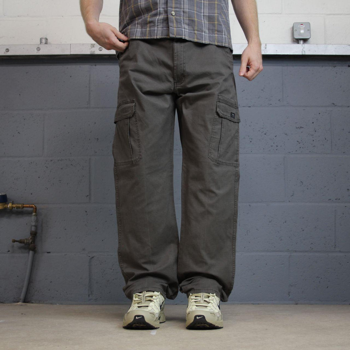 Wrangler cargo pants y2k khaki grey Straight leg skater work utility pants