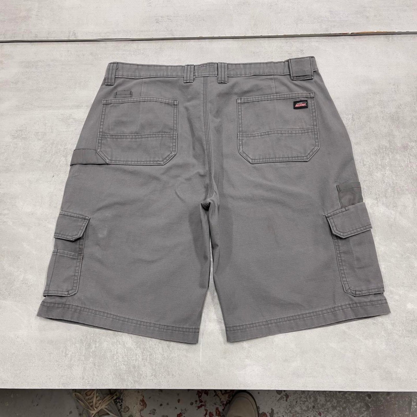 Grey baggy Dickies cargo shorts W32