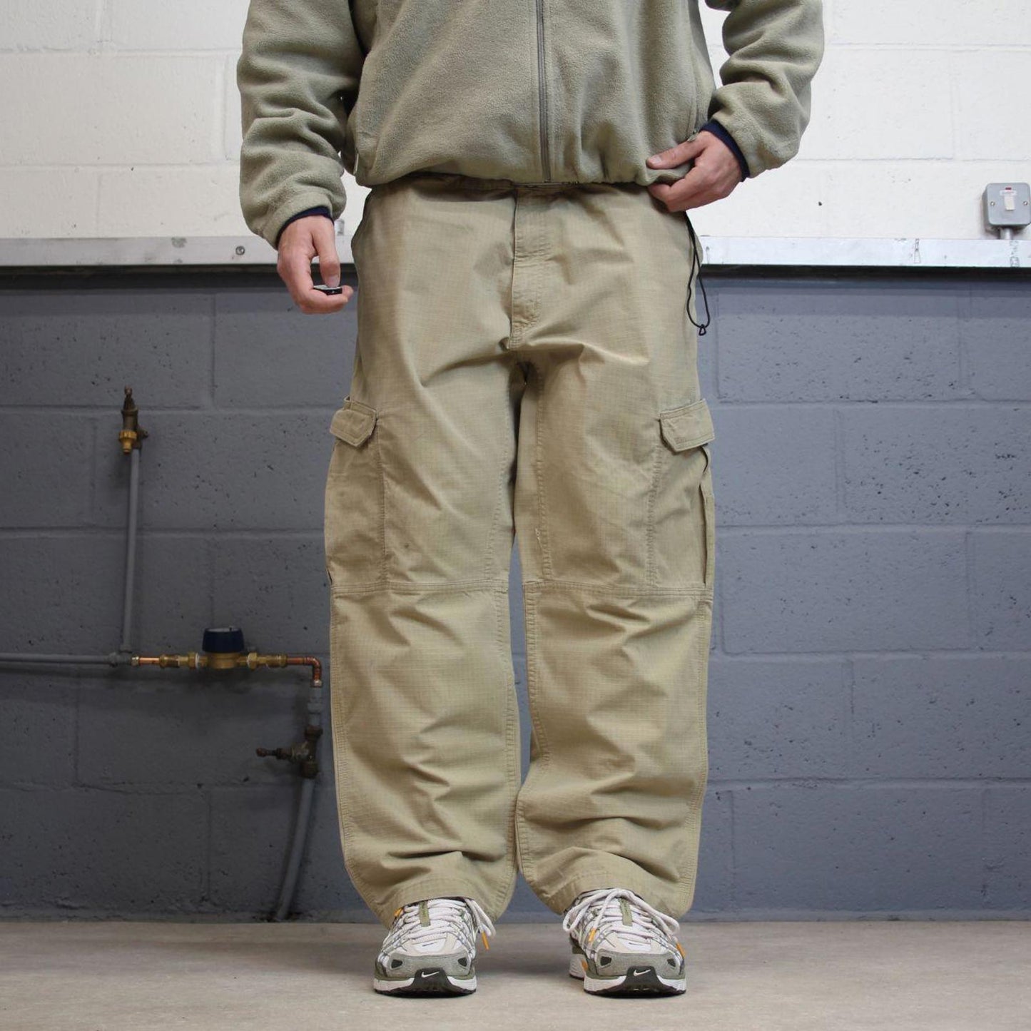 Carhartt cargo skater pants W42 L30 mens tan relaxed 90s style cargos