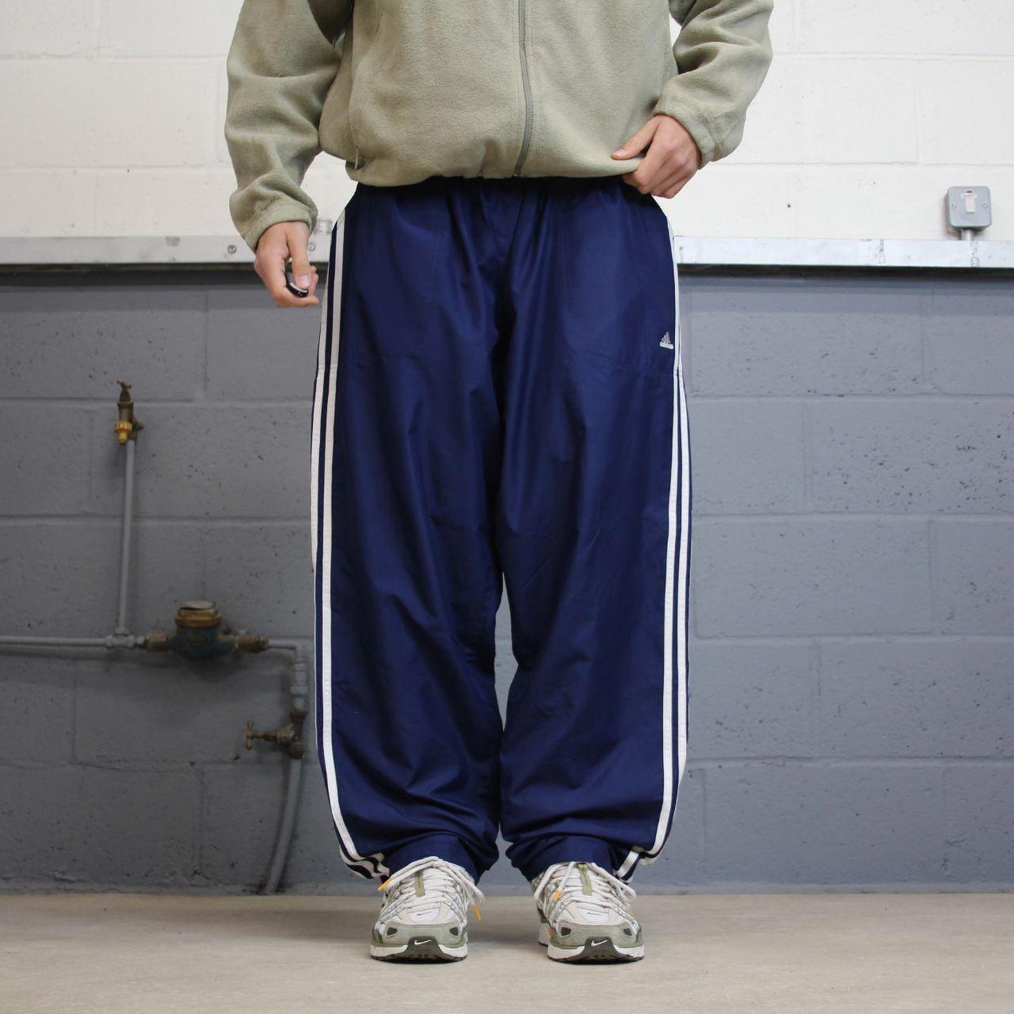 Navy baggy Adidas trackies 2XL baggy y2k style sportswear track pants side stripe design