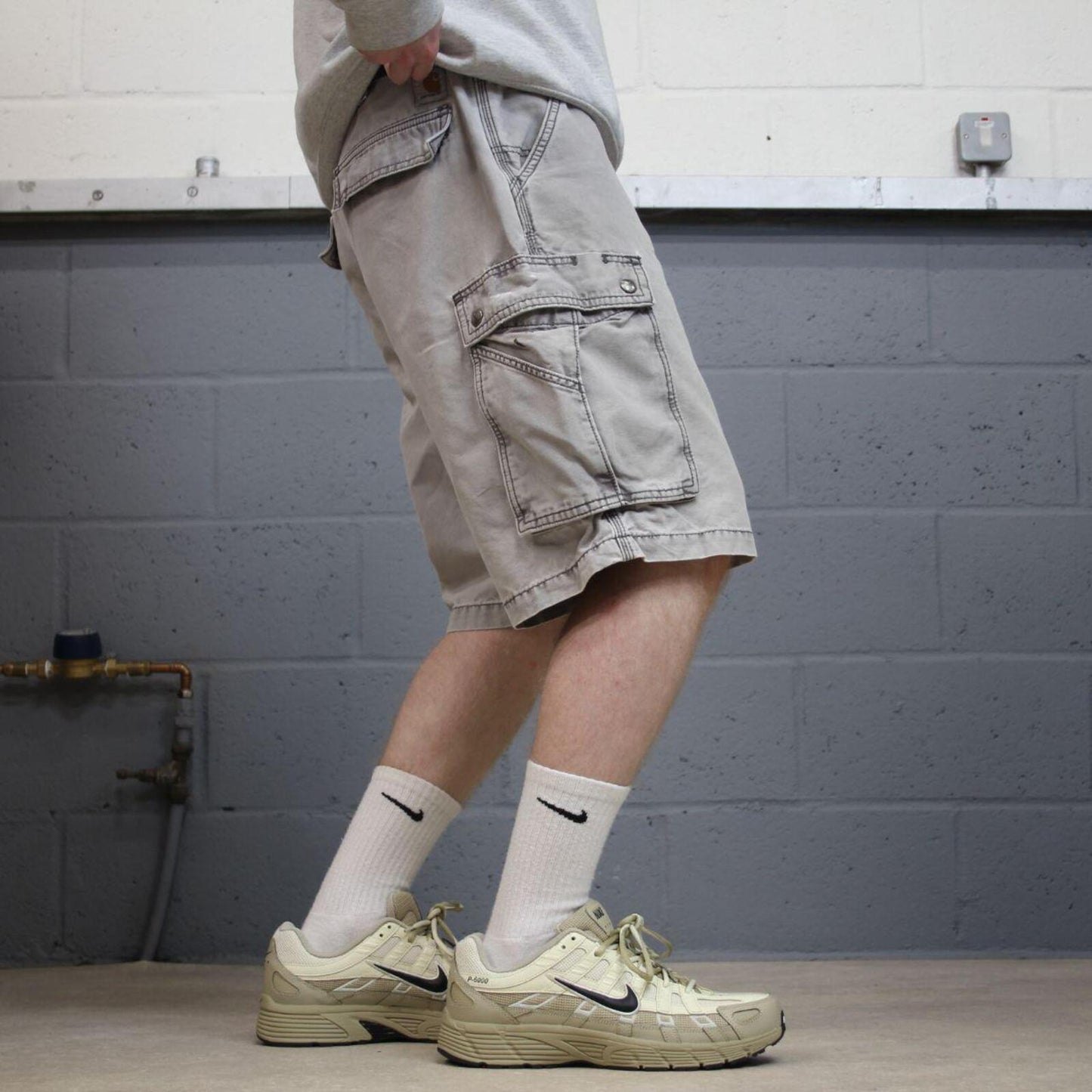 Carhartt cargo shorts loose canvas grey Canvasy relaxed fit skate style shorts