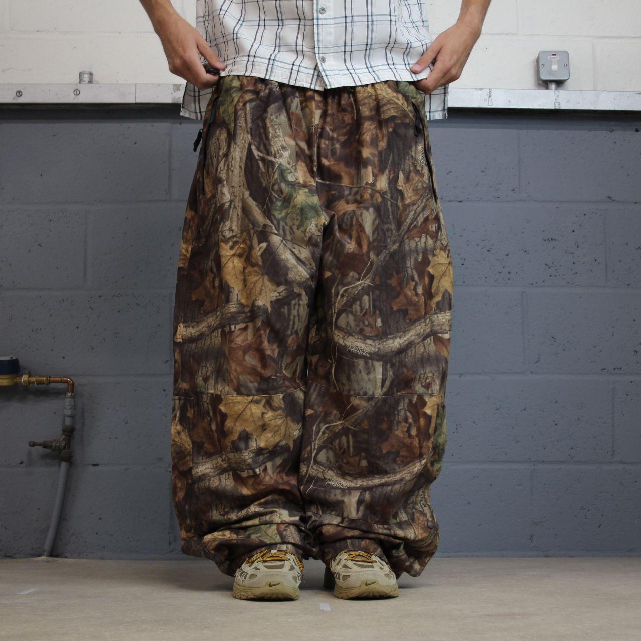 Cabela's baggy camo cargo pants wide leg Y2K khaki camouflage pattern outdoors hunting utility