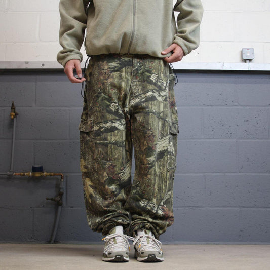 Baggy camo pants wide leg cargos green Loose floaty Cabela's hunting camouflage trousers