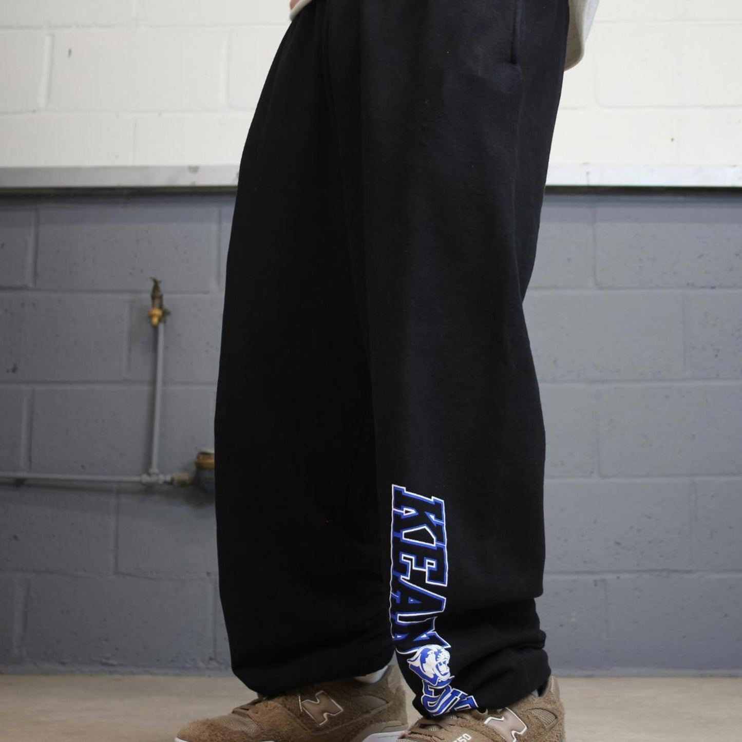 Baggy Champion tracksuit bottoms joggers M y2k black track pants embroidered casual gym wear sporty