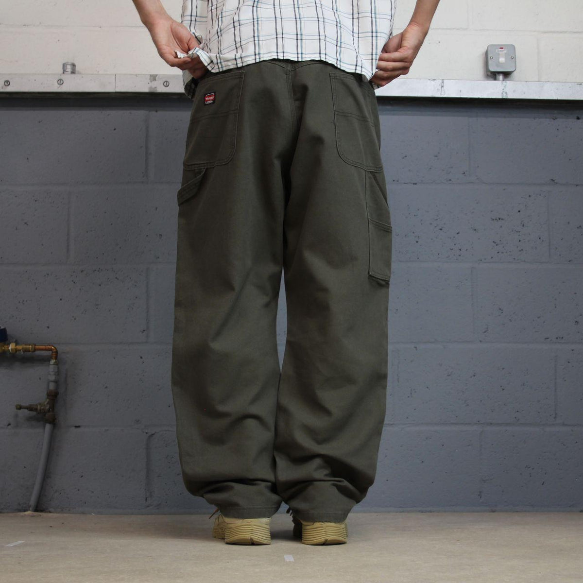 Wrangler carpenter pants y2k green loose leg Loose straight skater 2000s style cargo pants
