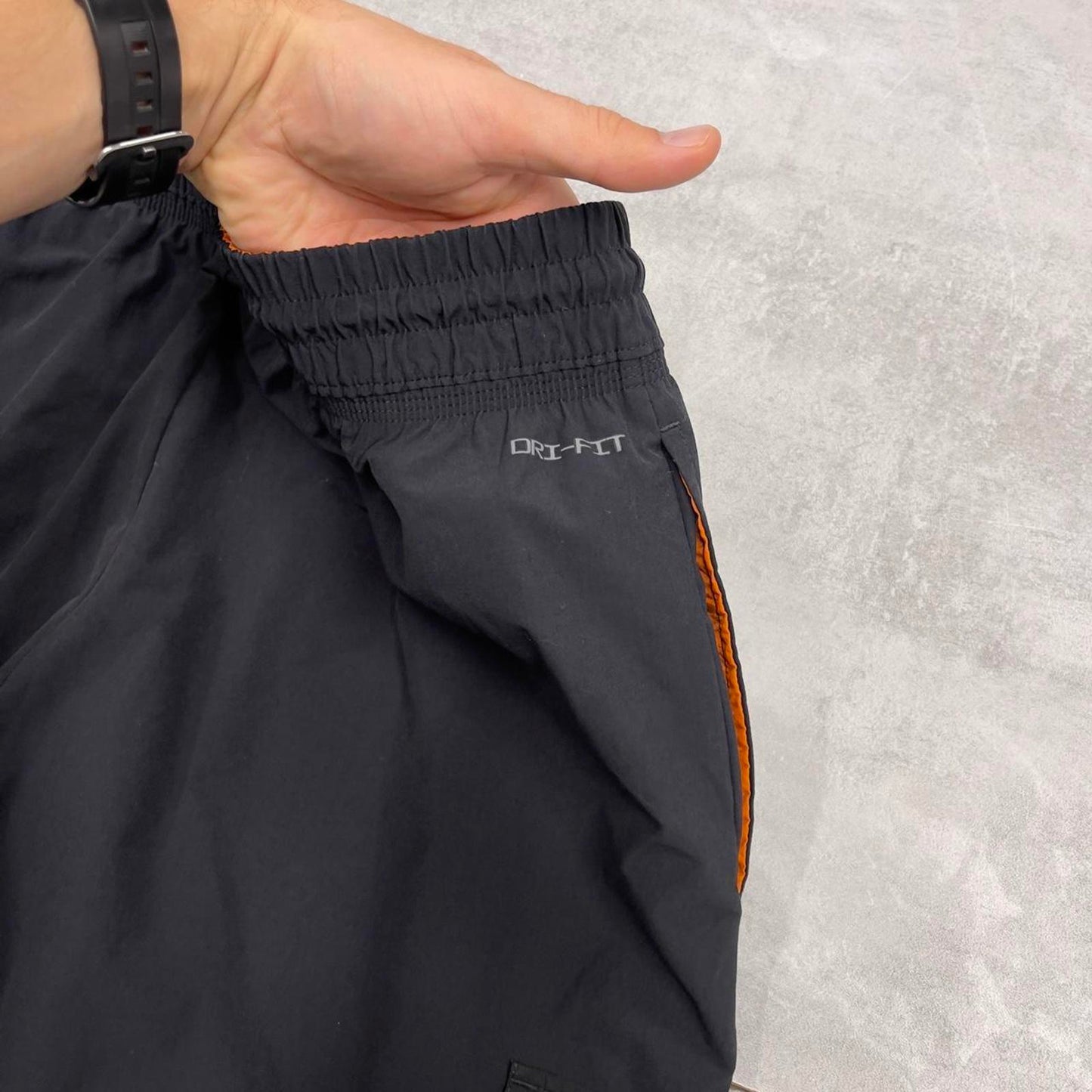 Black Nike cargo trackies L loose y2k floaty leg joggers patch logo