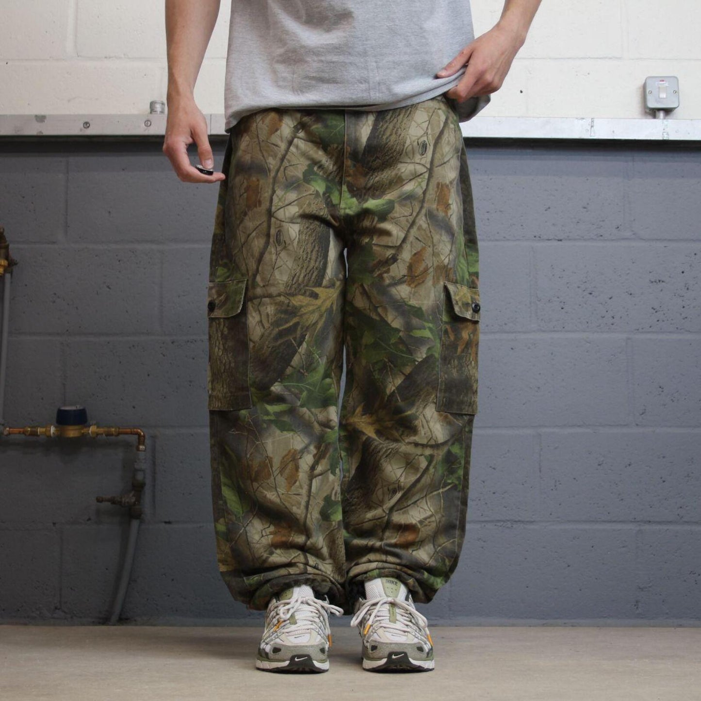 Vintage Liberty baggy camo cargo pants khaki Loose leg camouflage Y2K hunting style trousers