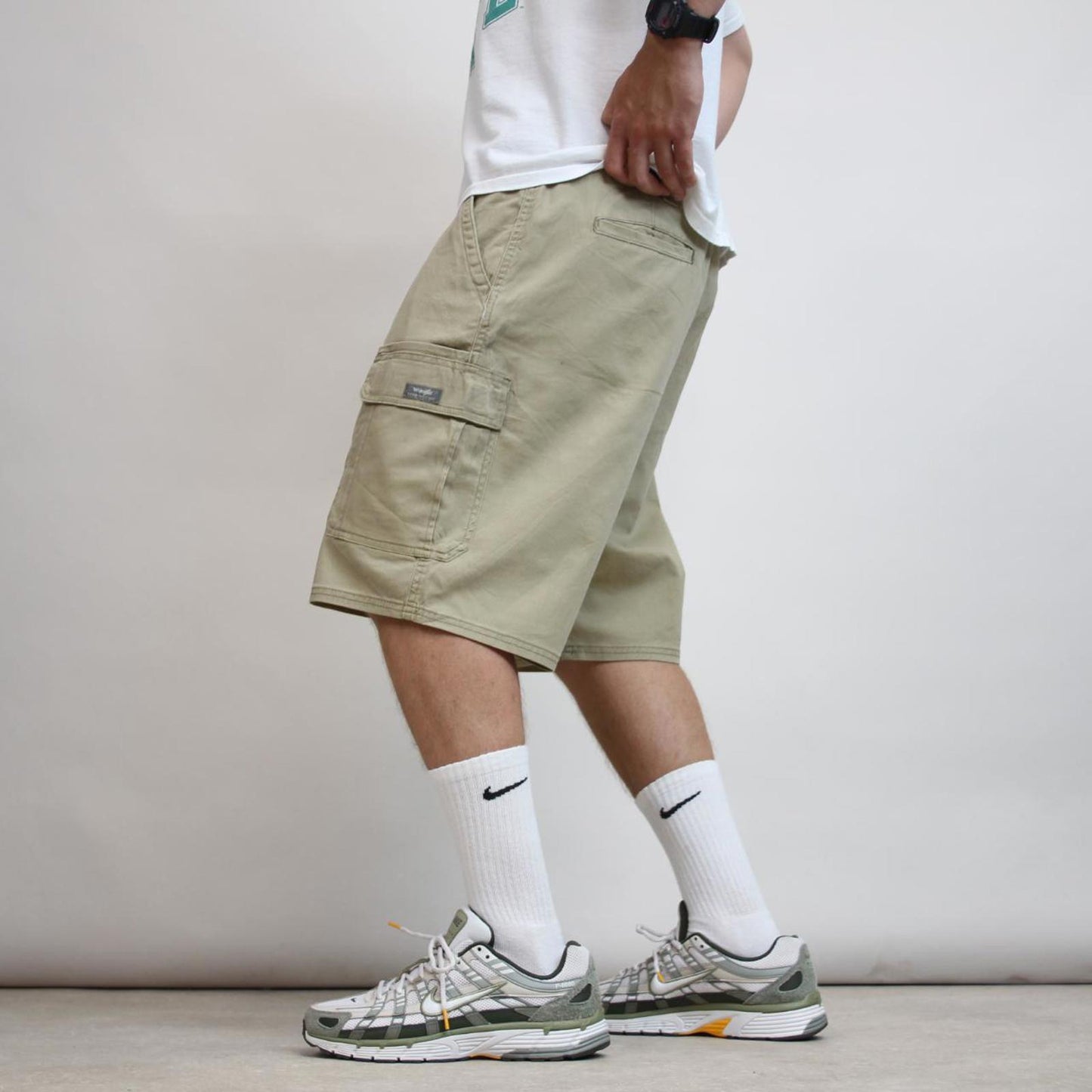 Mens baggy Wrangler cargo shorts W42