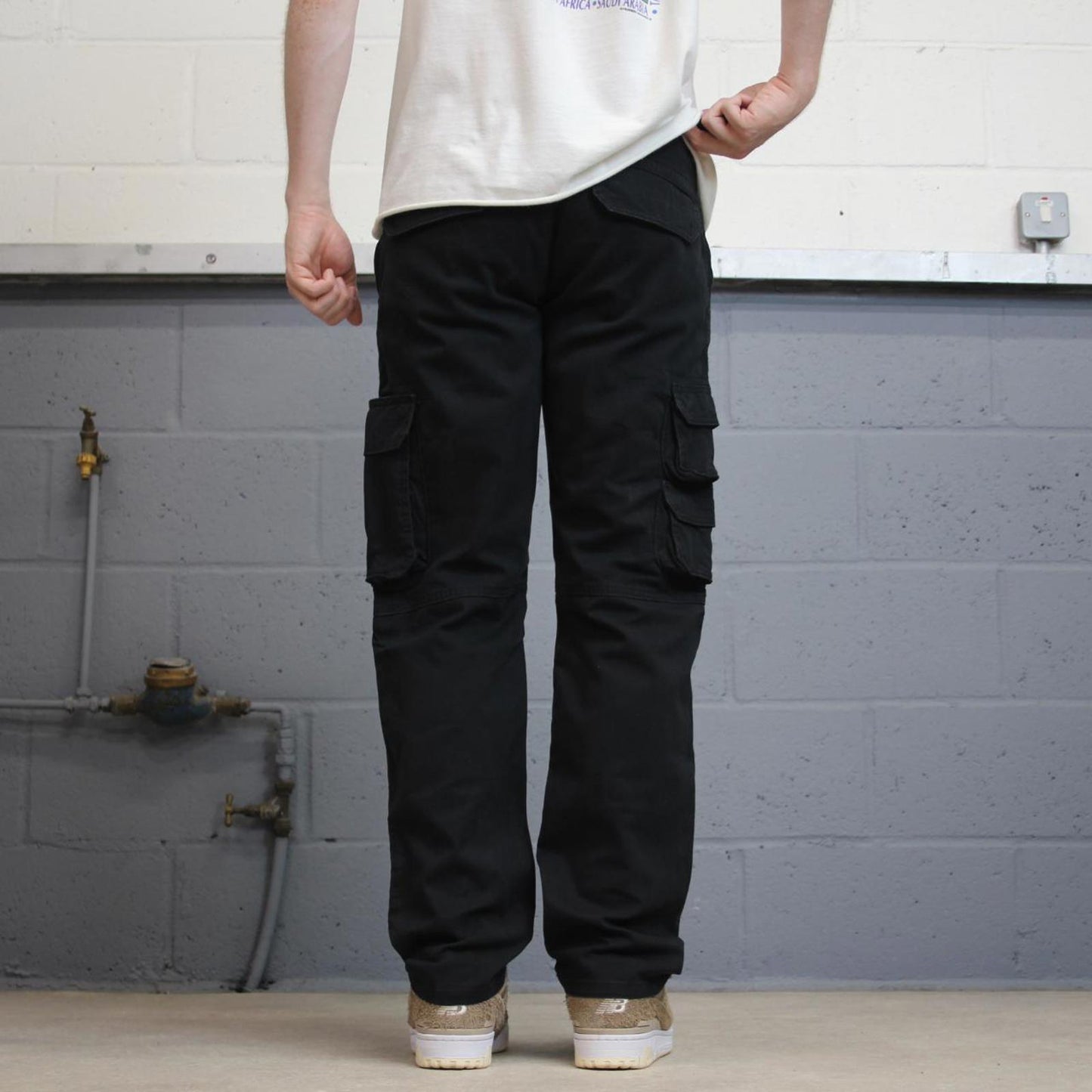 Mens black Wrangler cargo trousers W32 L30