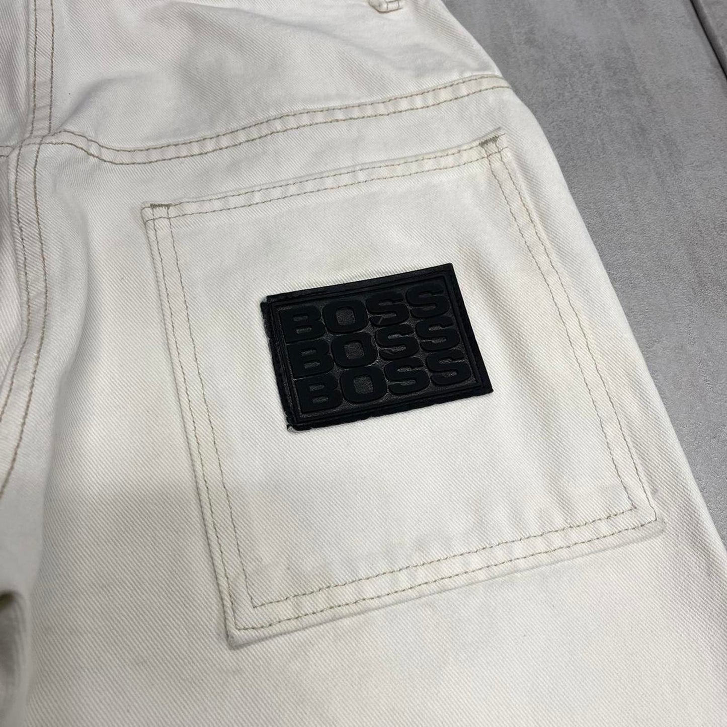 White vintage BOSS jeans W32 L33