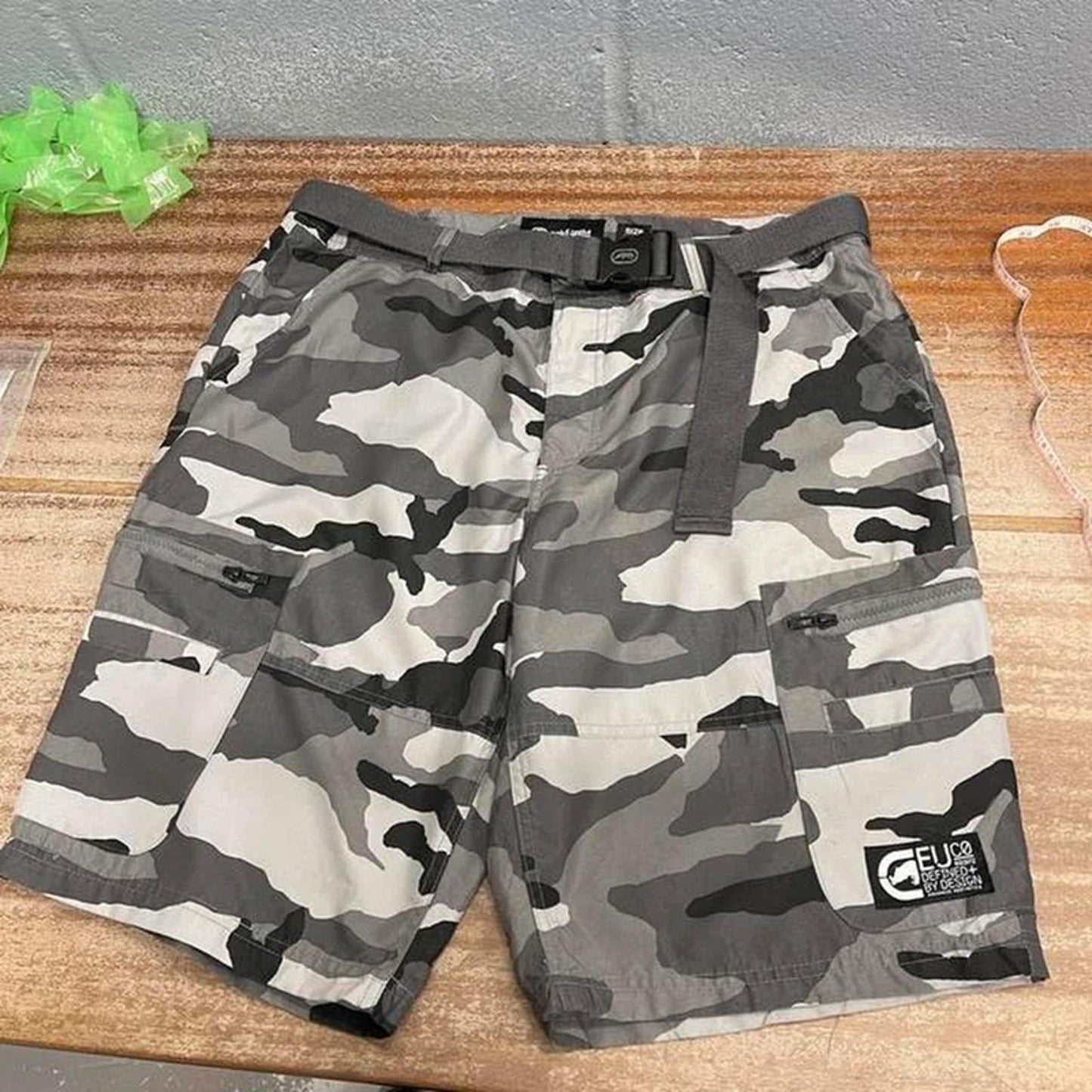 Y2K Camo cargo shorts W38 Eckō Unltd Loose hip hop cargo shorts