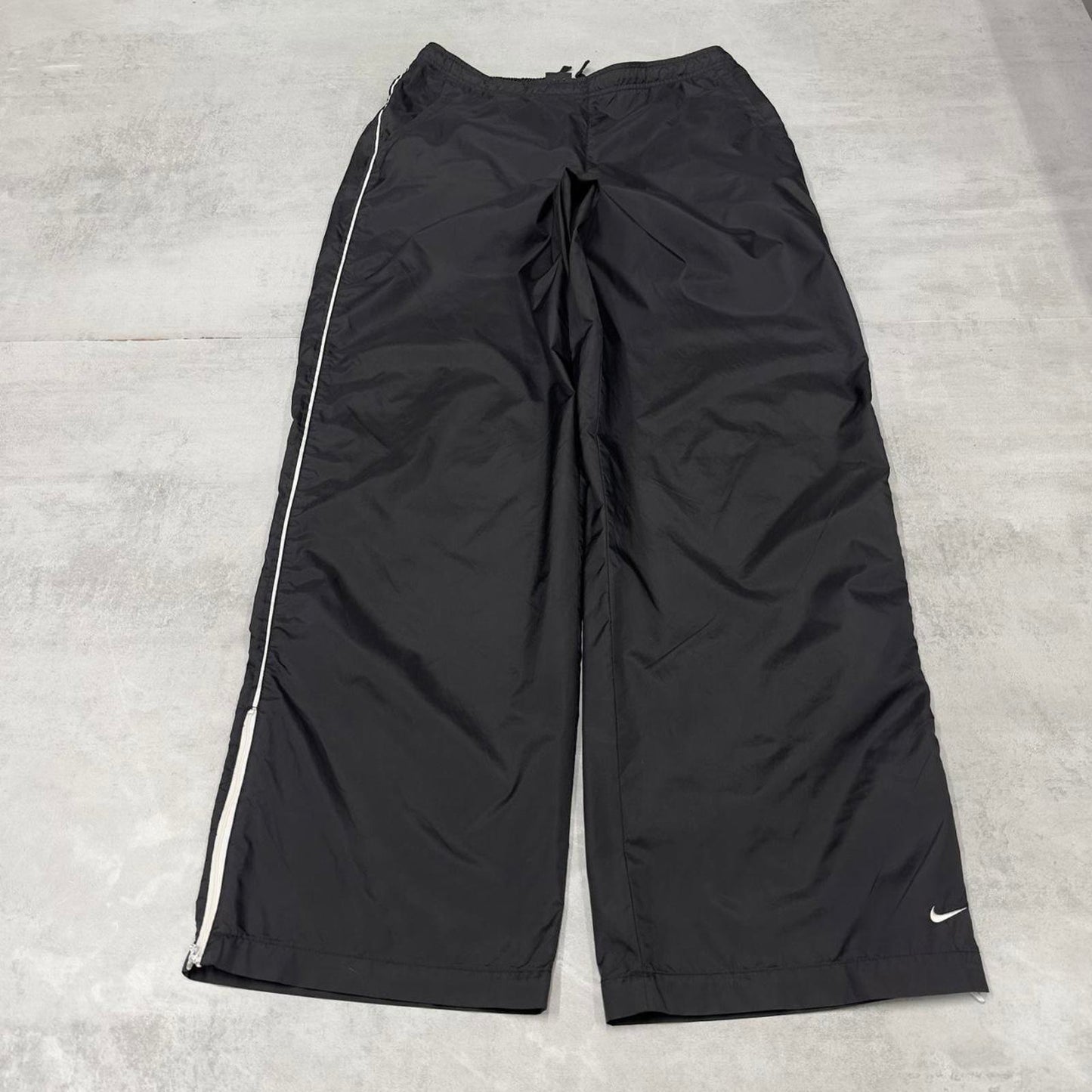 Black Baggy Nike trackies XL 16-18 loose y2k floaty leg joggers embroidered logo