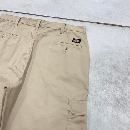 Baggy khaki Dickies cargo shorts W38
