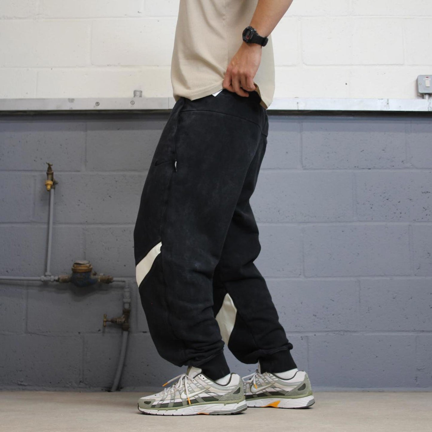 Black baggy Nike joggers L y2k style sportswear track pants loose fit