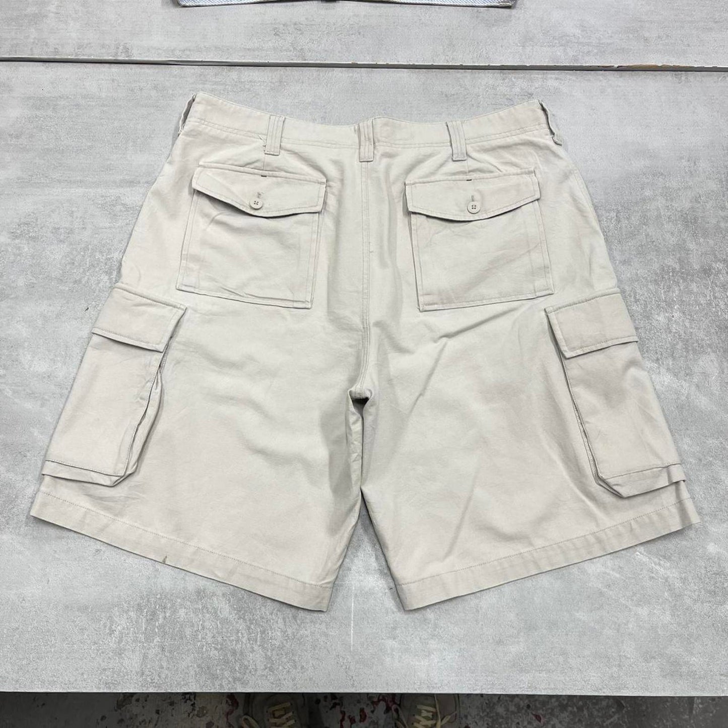Beige IZOD cargo shorts W36