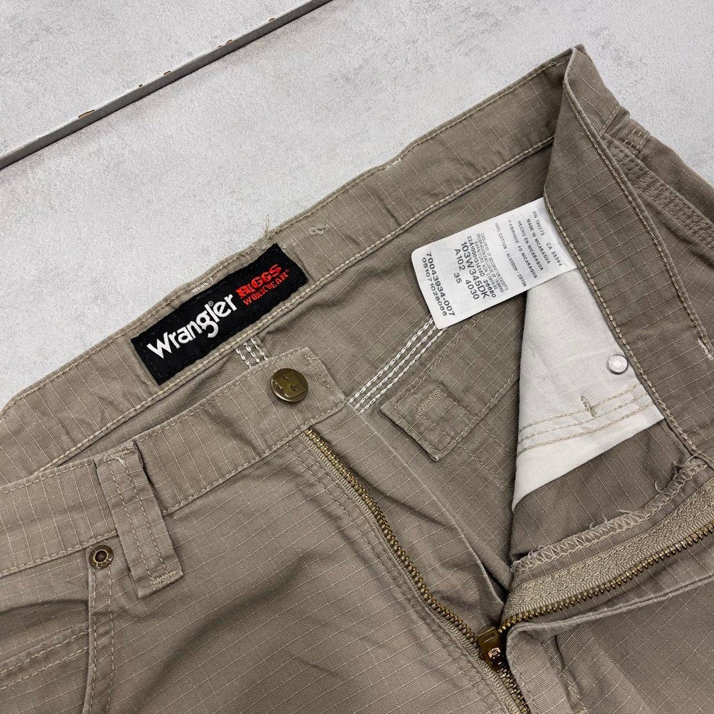 Mens baggy Wrangler carpenter shorts W35