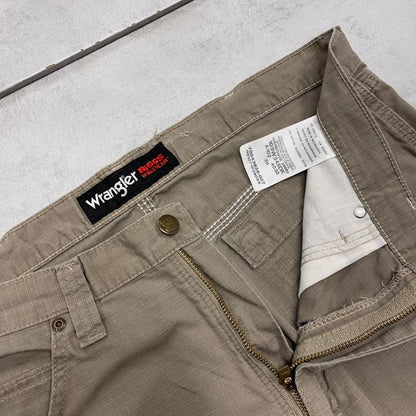 Mens baggy Wrangler carpenter shorts W35
