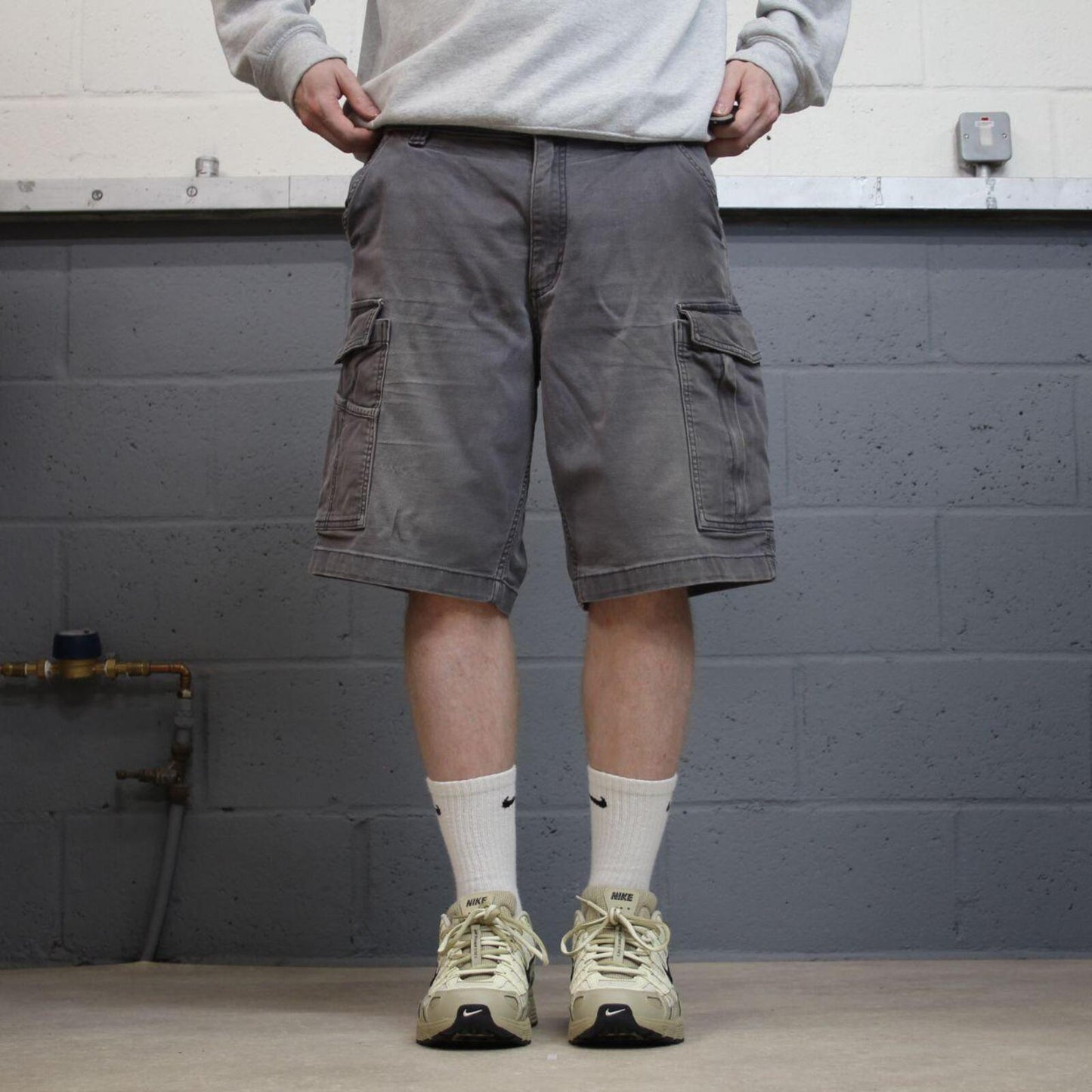 Carhartt cargo shorts loose canvas grey Canvasy relaxed fit skate style shorts
