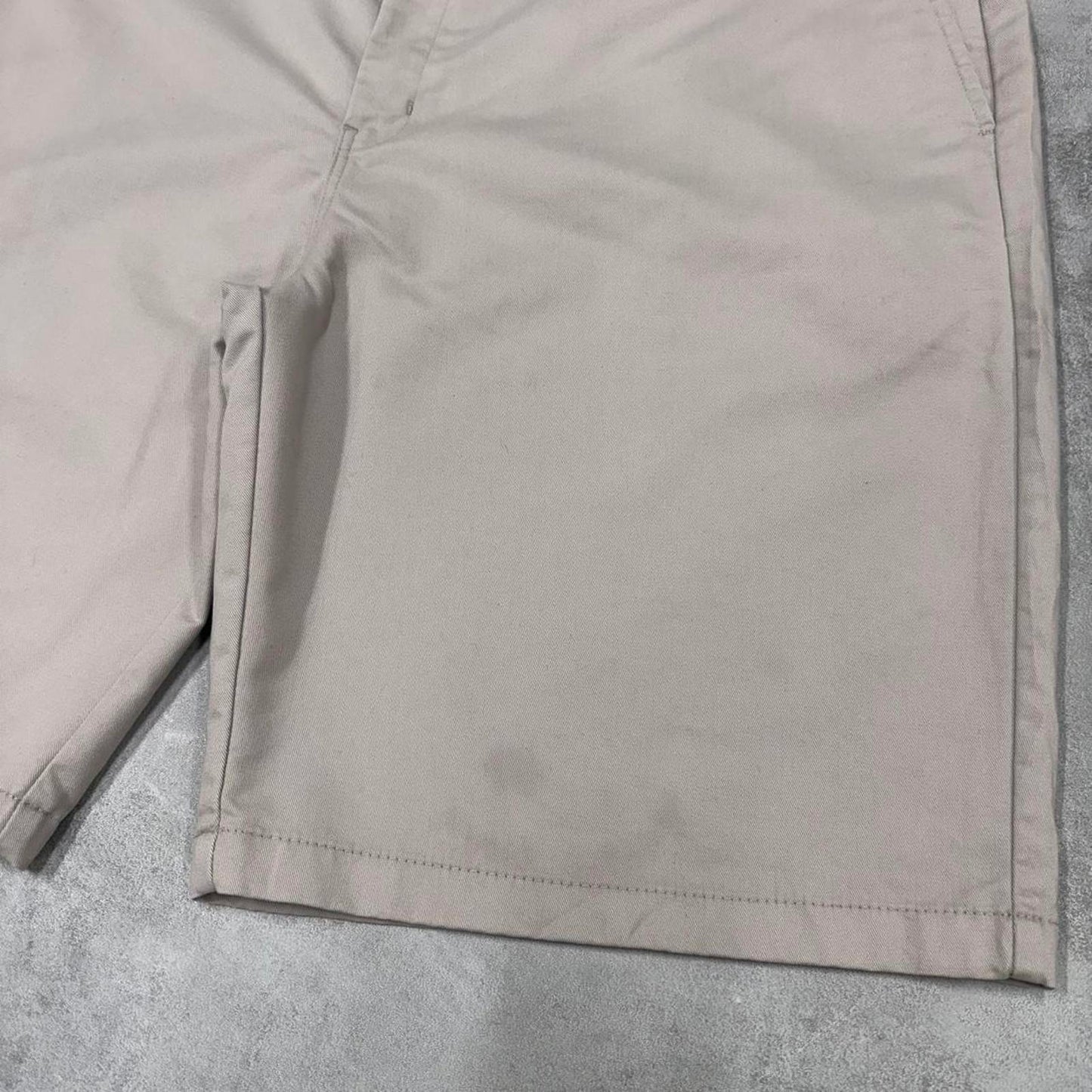 Baggy Beige Dickies shorts W42