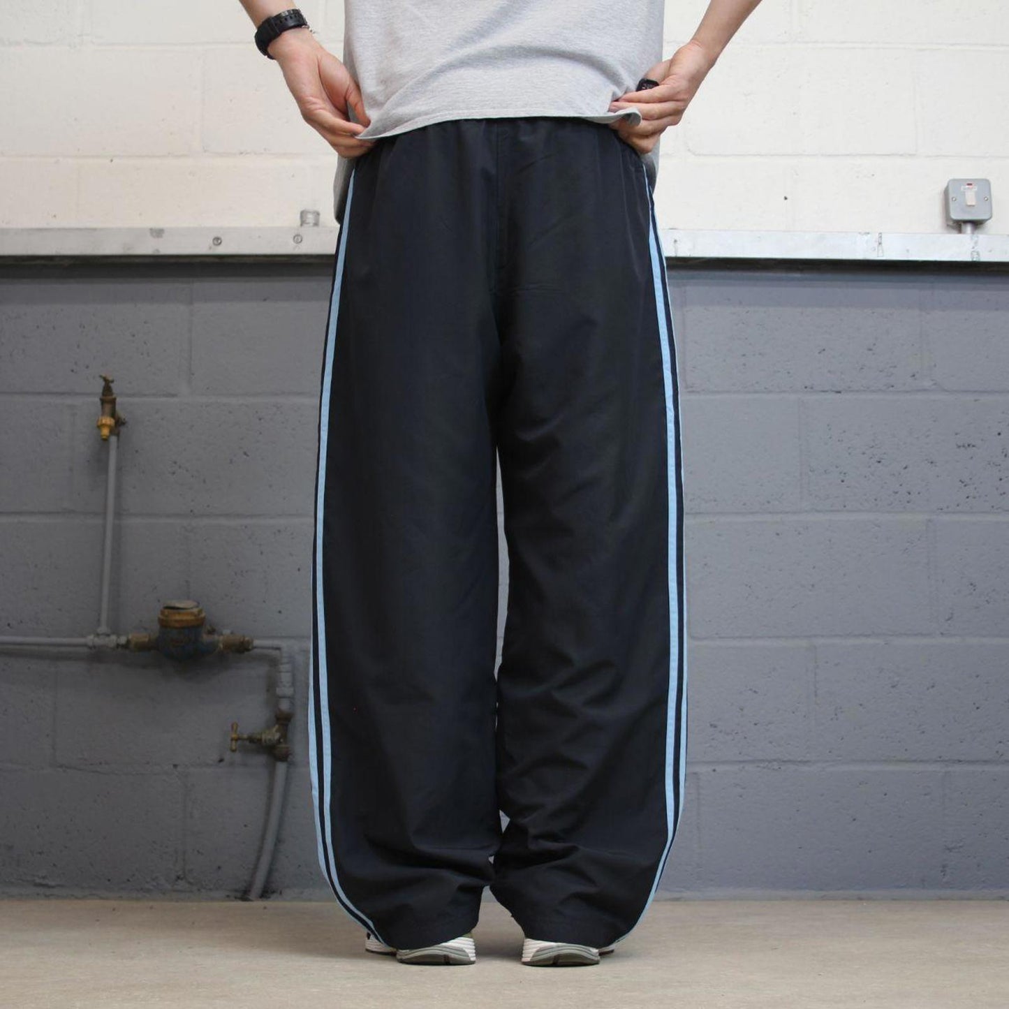 Vintage Womens navy Adidas joggers 22 y2k style sportswear track pants side stripe design