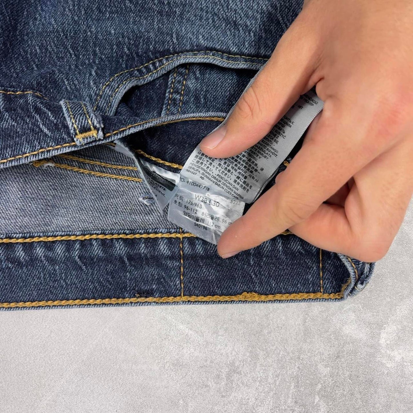 Levis 505 jeans blue W38L30 loose straight leg y2k style pants red tab logo