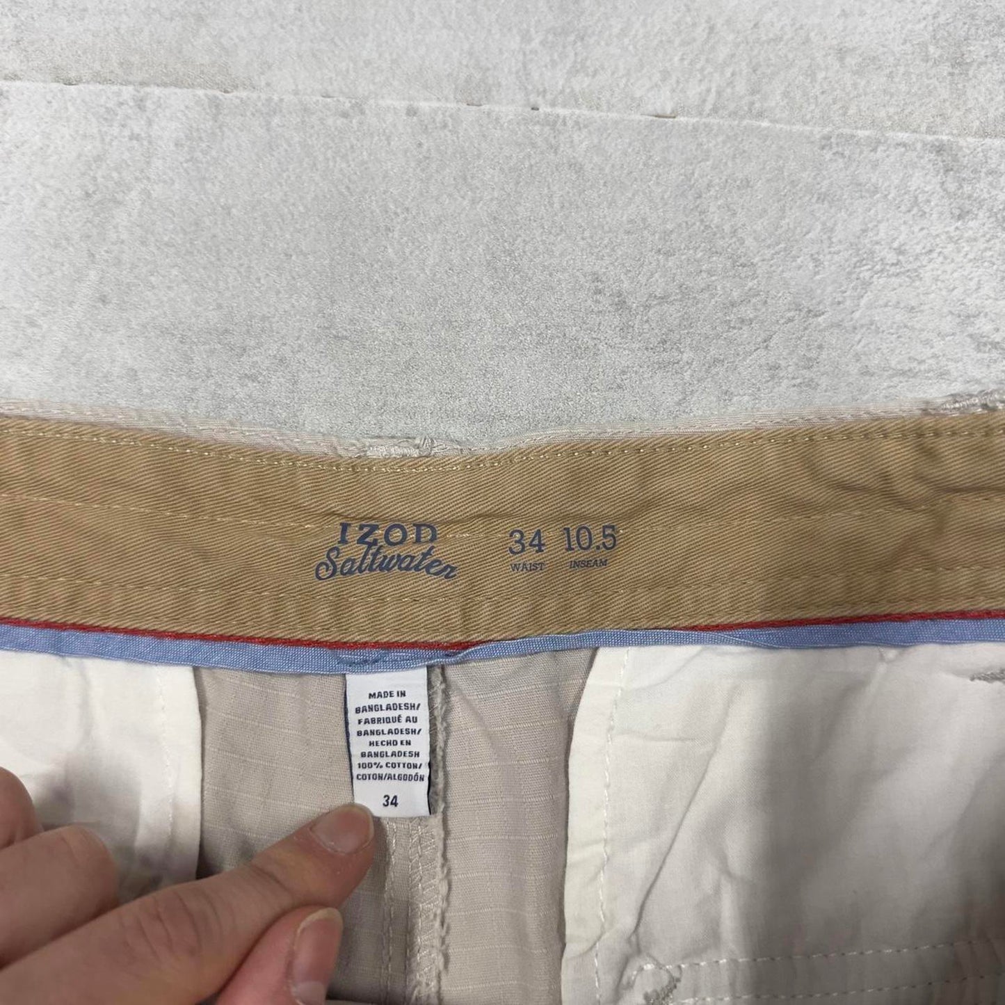 Beige IZOD cargo shorts W34