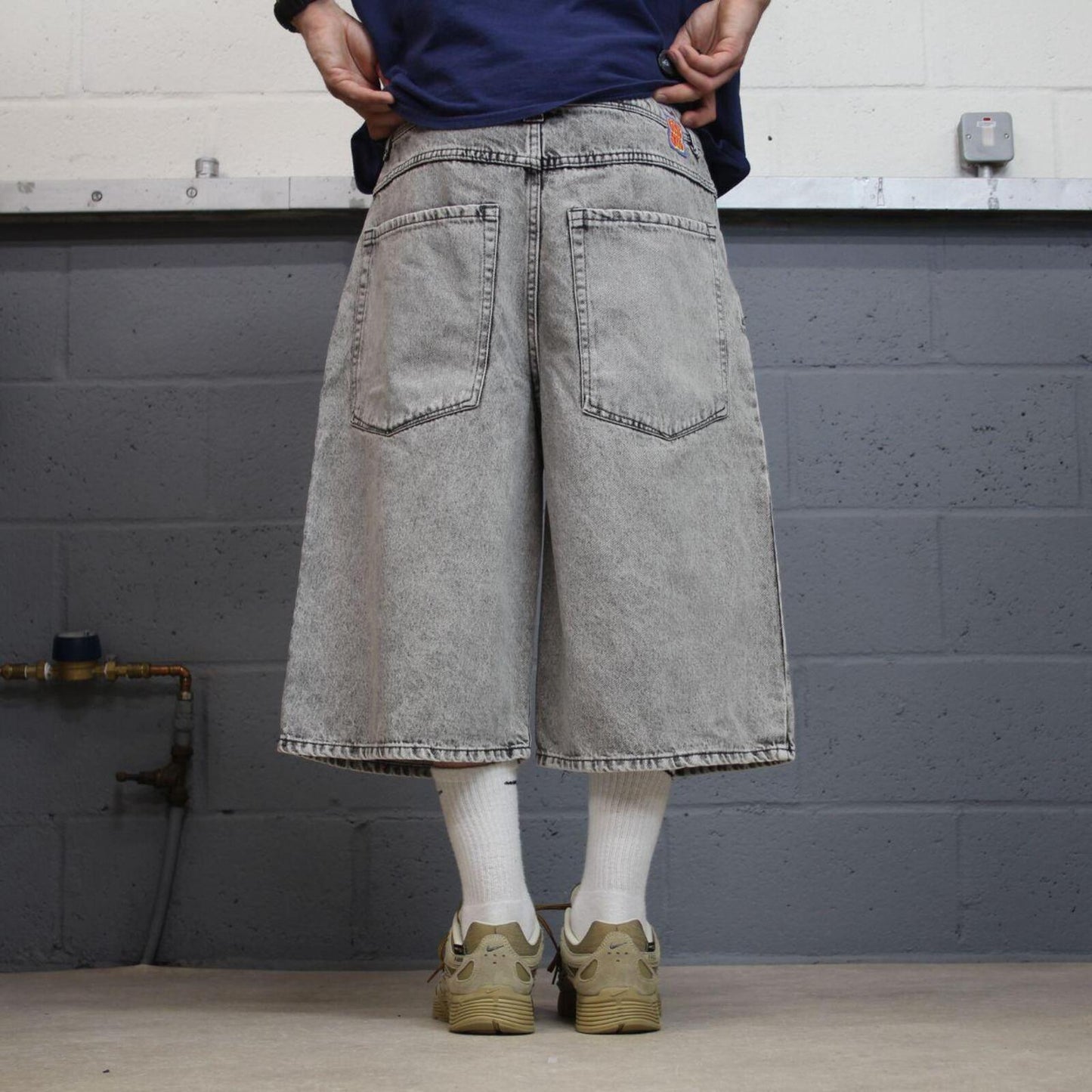 Y2K Extra baggy Empyre shorts long grey Wide leg skater style brand surf jorts
