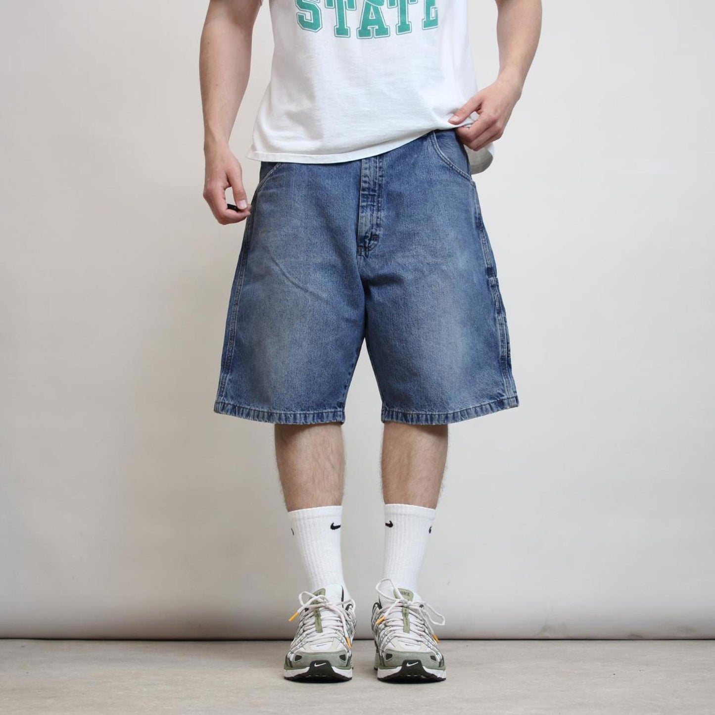 Mens baggy Wrangler carpenter jorts W38