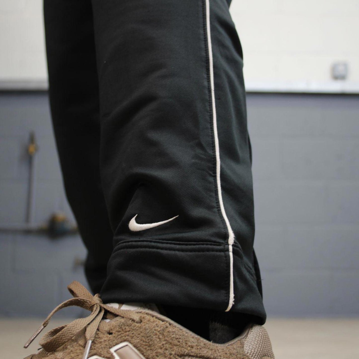 Black Nike trackies M 8-10 loose y2k floaty leg joggers embroidered logo