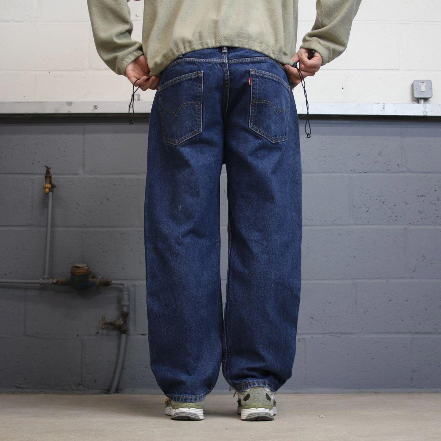 Vintage Levis 505 jeans y2k 90s skater style W40L29 blue 5 pocket 100% cotton denim pants