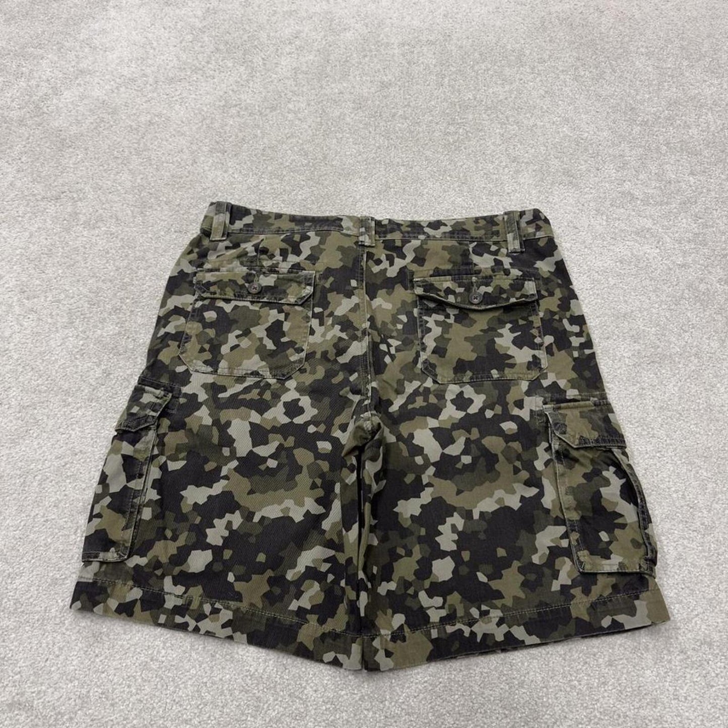 Camo cargo shorts relaxed khaki Amazon Essentials skater style camouflage shorts loose leg