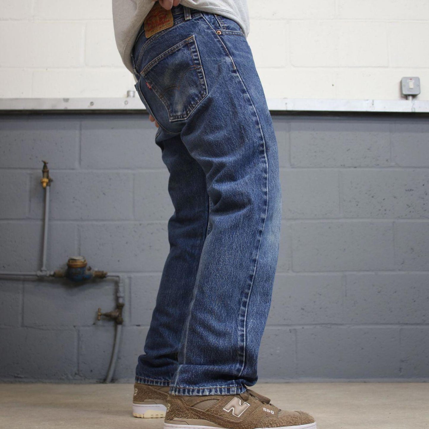 Vintage Levis 505 jeans y2k 90s skater style W34L29 blue 5 pocket 100% cotton denim pants