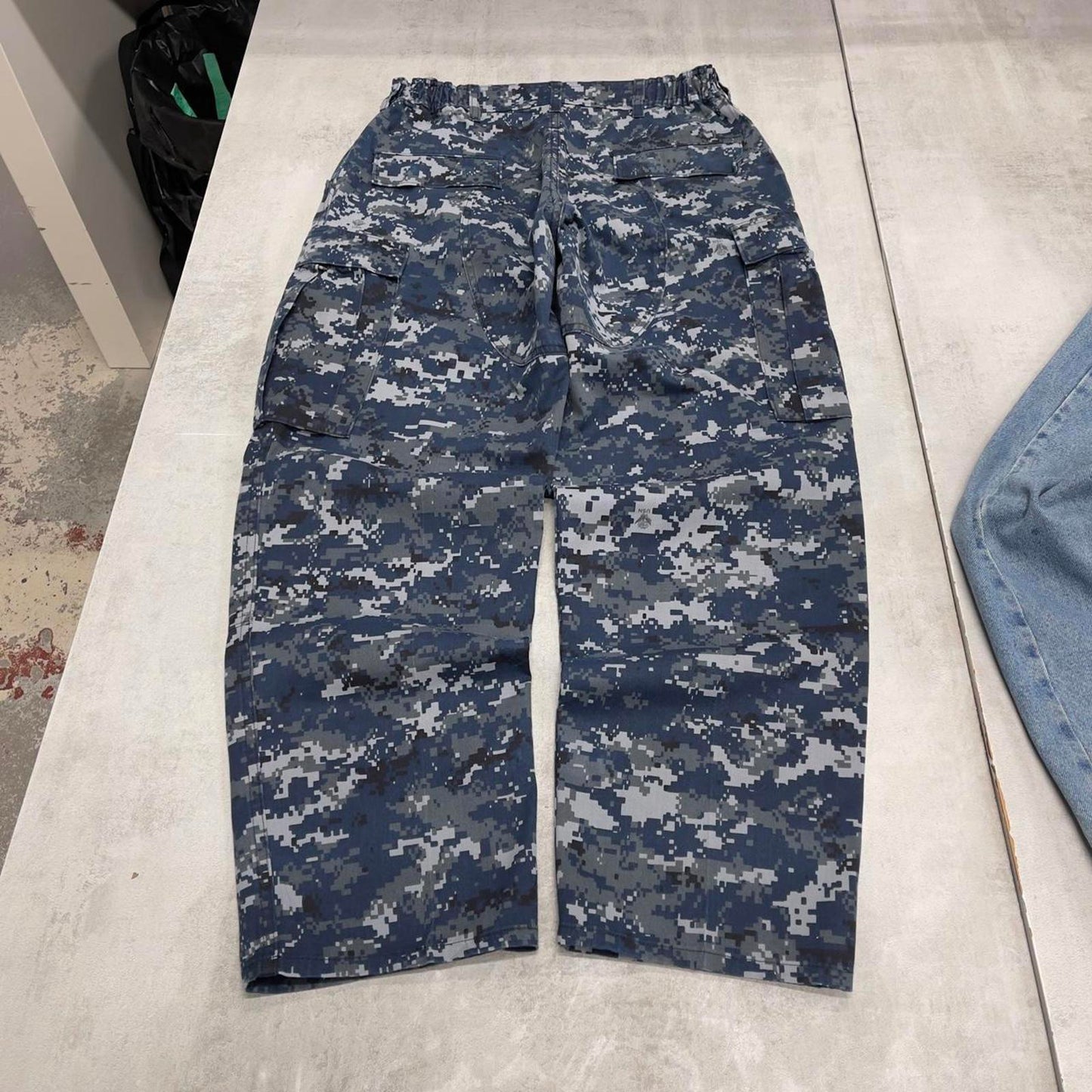 US Navy cargo pants W32L31 baggy blue USN digital camouflage trousers double knee pleated