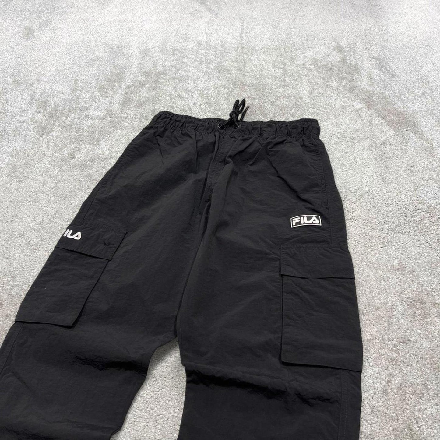 00s Fila cargo tracksuit bottoms y2k S black joggers embroidered logo gym wear trackies